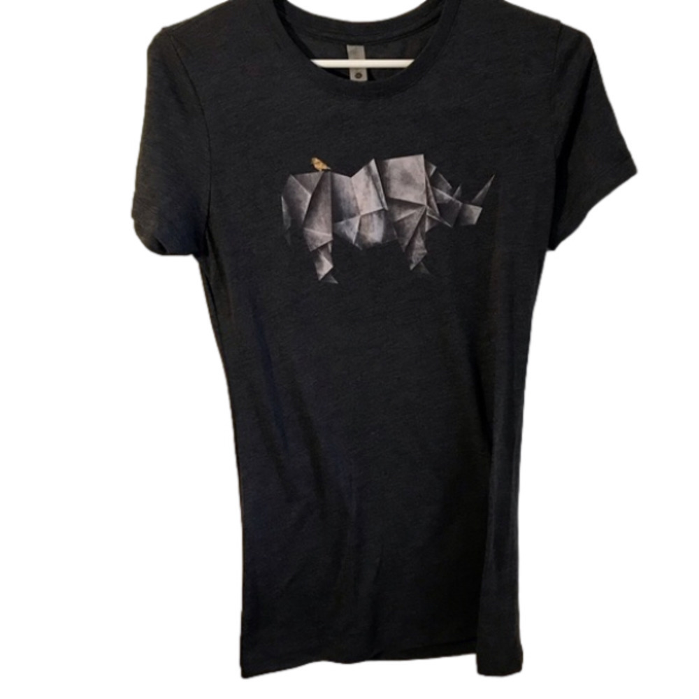 𝅺women’s blue size M t-shirt with cute origami rhino and bird.